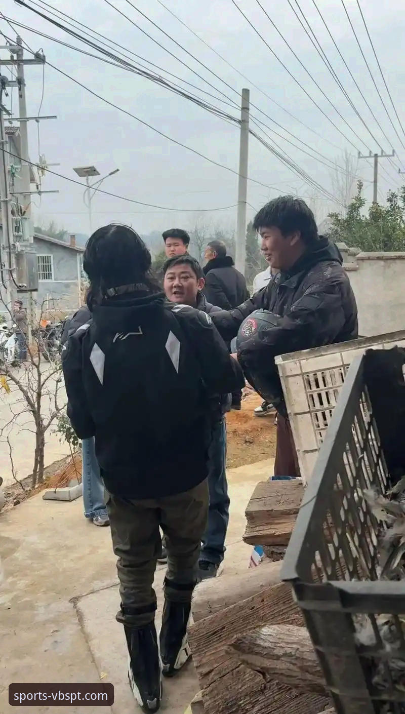 张雪机车车队匈牙利站上演绝杀逆转 最后一圈连超2人夺冠最新动态